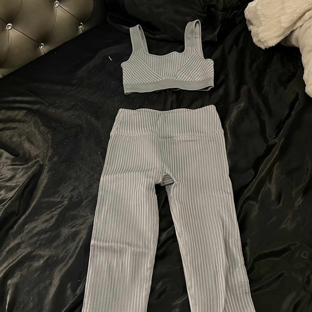 Fabletics Set In Artic Grey. Euc. Size Small. Rib… - image 3